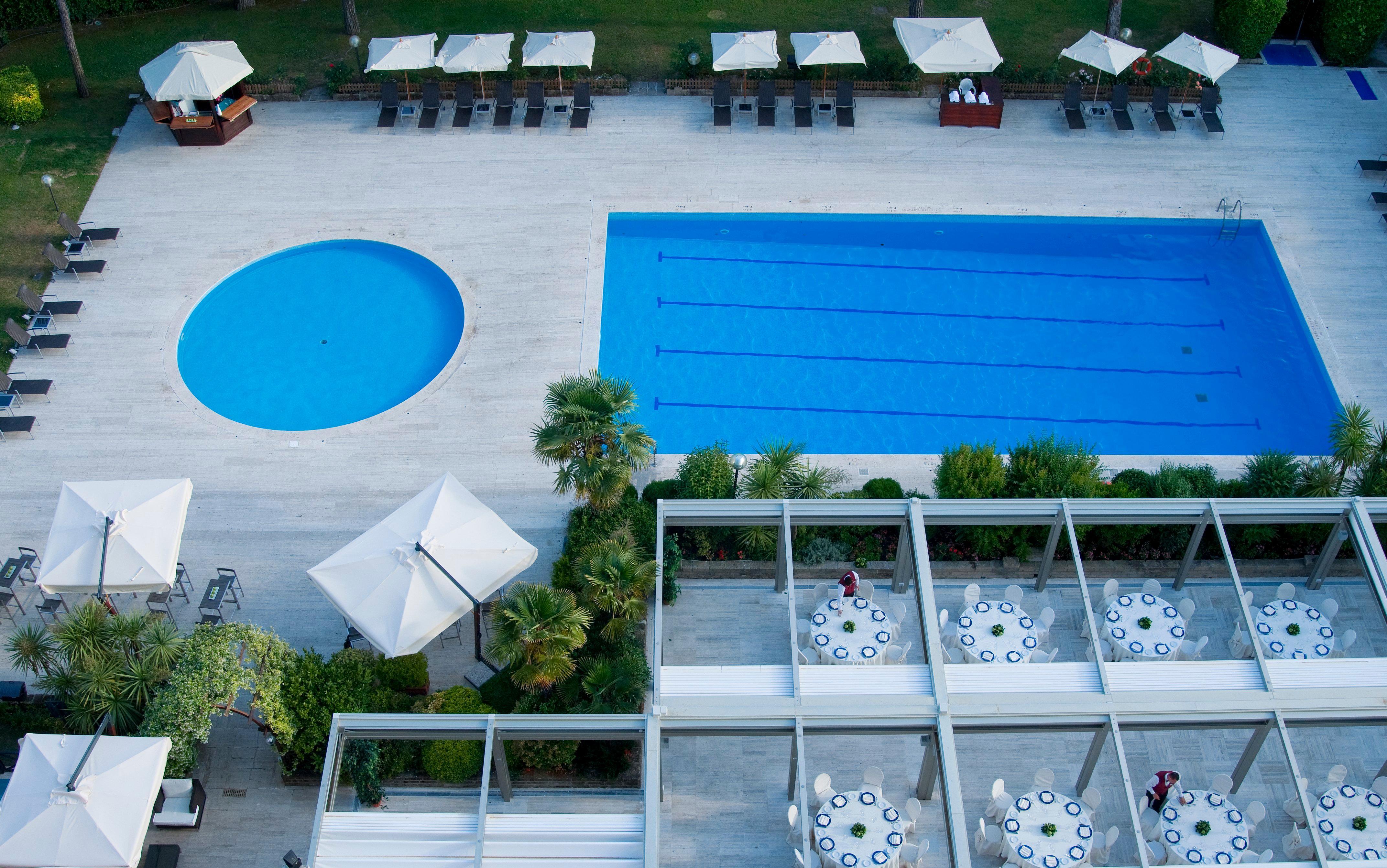 Holiday Inn Rome - Eur Parco Dei Medici, an IHG Hotel Esterno foto