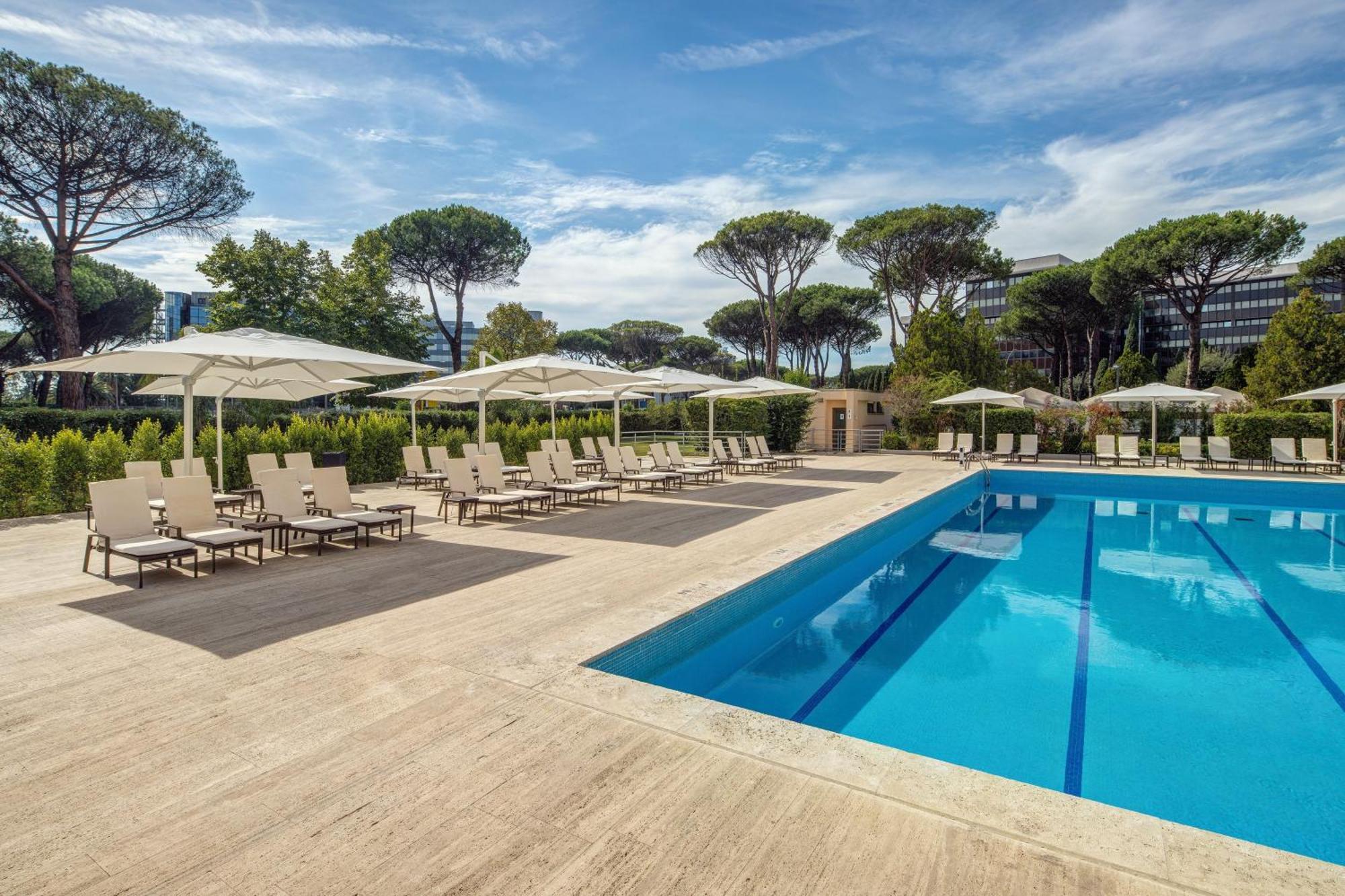 Holiday Inn Rome - Eur Parco Dei Medici, an IHG Hotel Esterno foto