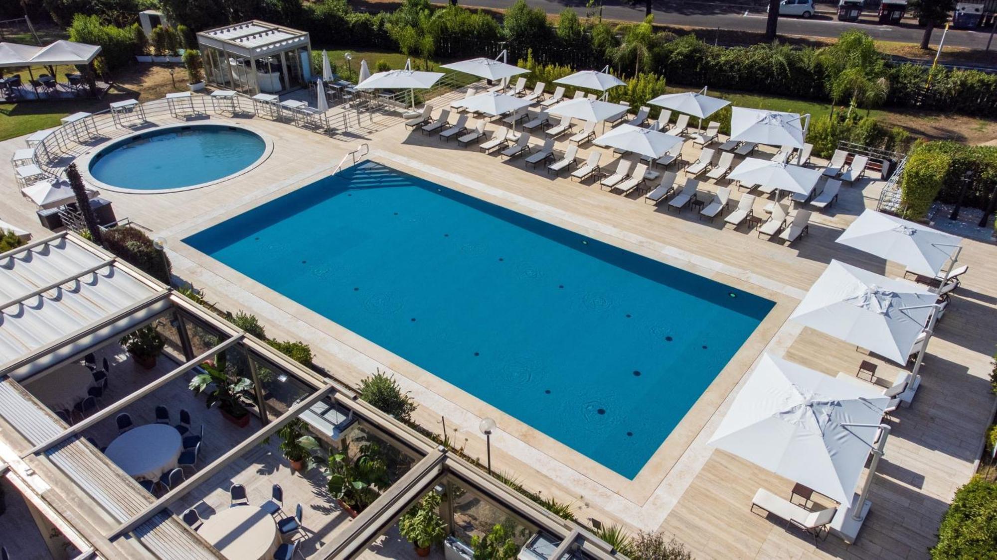 Holiday Inn Rome - Eur Parco Dei Medici, an IHG Hotel Esterno foto