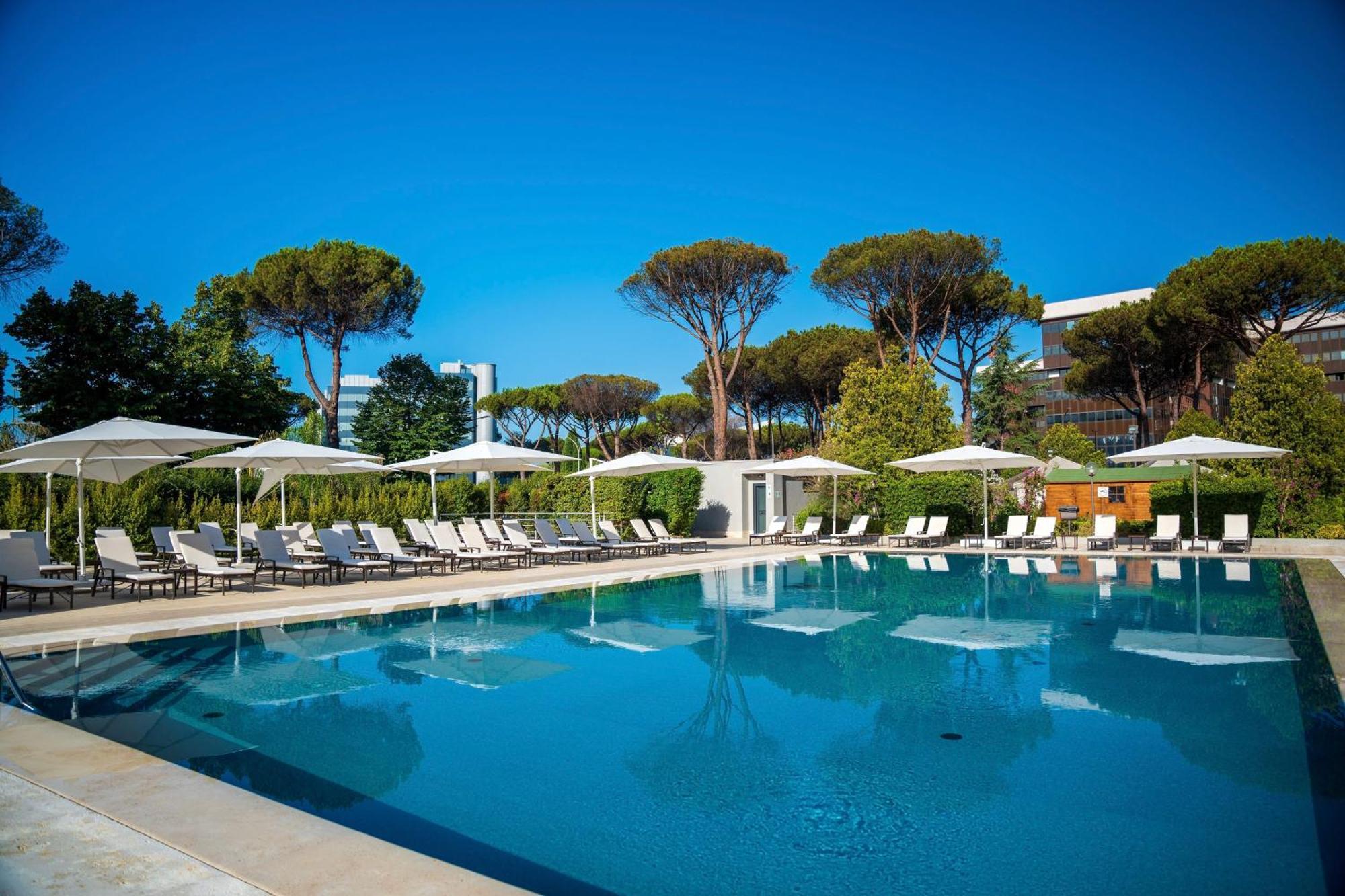 Holiday Inn Rome - Eur Parco Dei Medici, an IHG Hotel Esterno foto