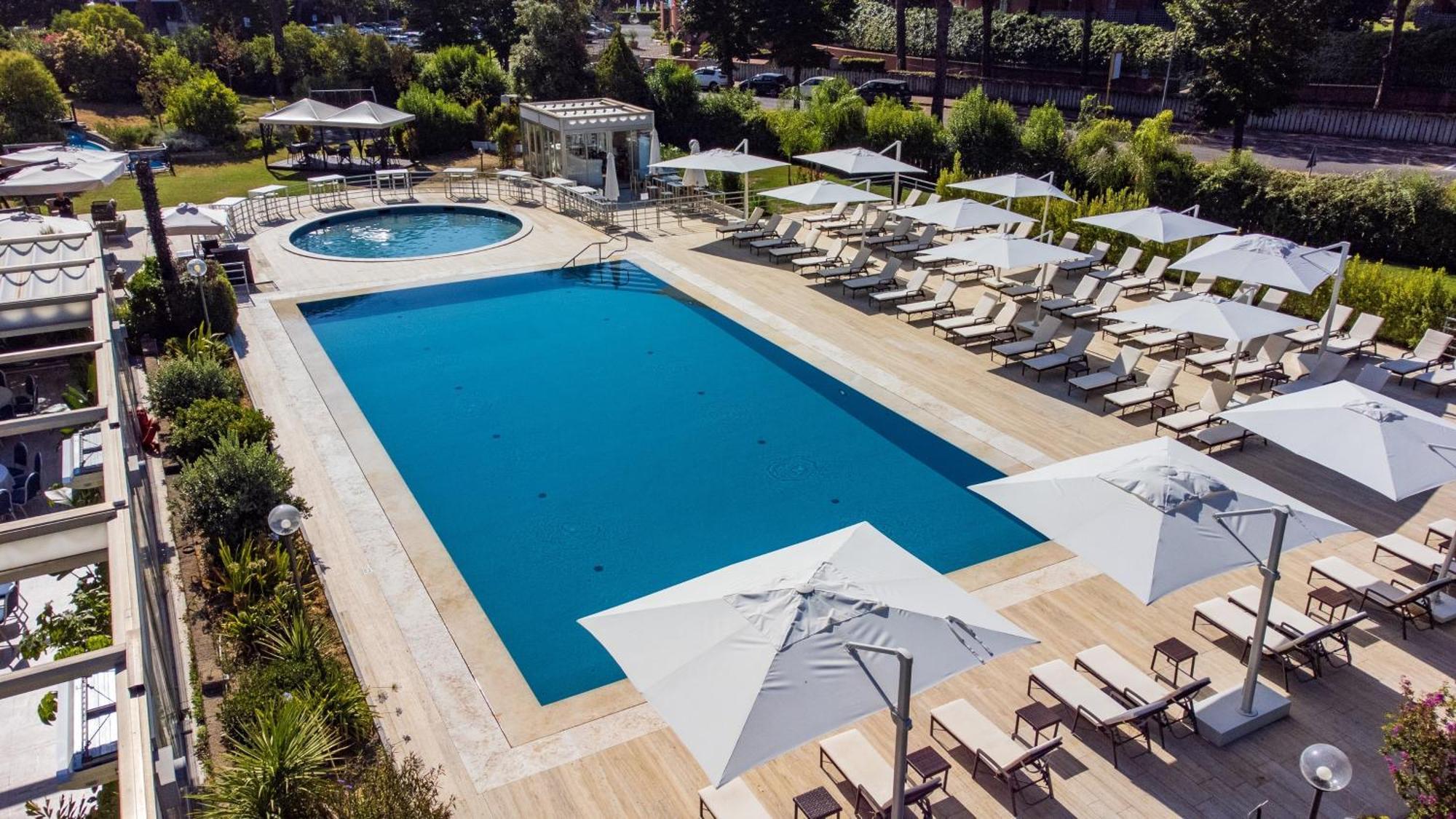 Holiday Inn Rome - Eur Parco Dei Medici, an IHG Hotel Esterno foto
